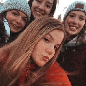 Meet your Posher, Kayla